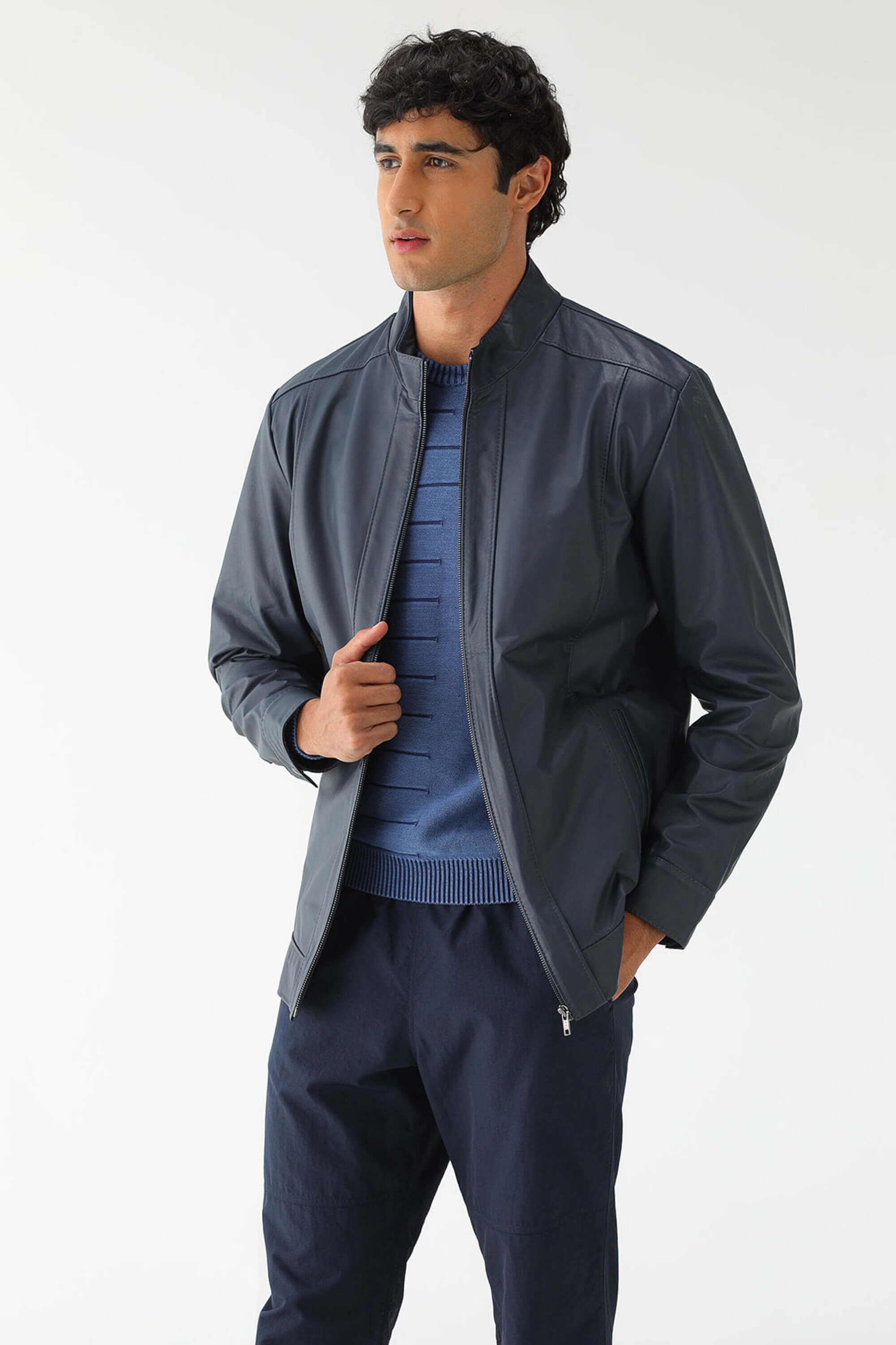 Jaqueta Couro Gola Padre Tricloset — Estilo Atemporal